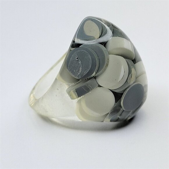 Chunky Oval Shape Resin Ring With Grey and White Pill Beads Lucite Large Ring - Picture 6 of 10